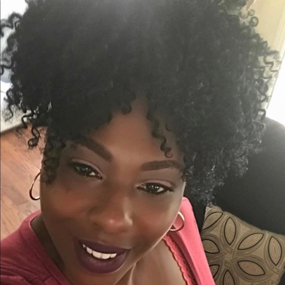 Meet your Posher, Yolanda